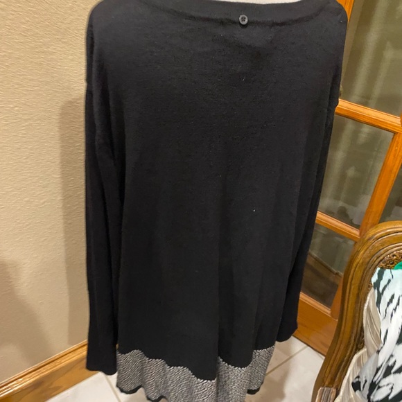 Rebecca Malone black sweater with beautiful contrast at the bottom - Picture 3 of 7